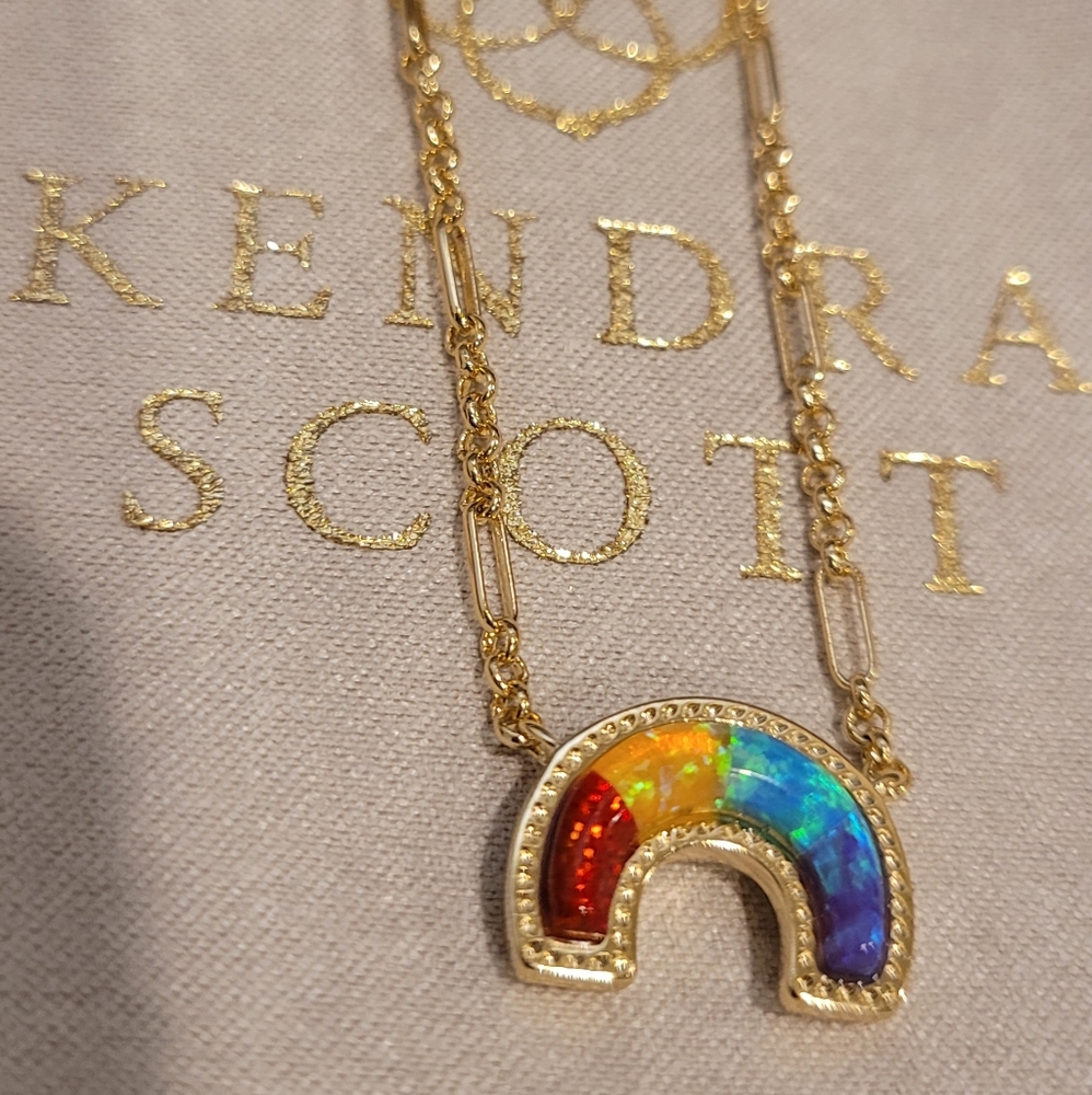NWT KENDRA SCOTT KYOCERA OPAL RAINBOW NECKLACE IN GOLD PRIMARY RED YELLOW PURPLE